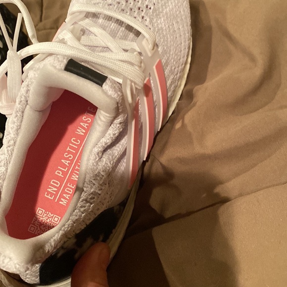 NWT in box Adidas Ultraboost 5.0 DNA women’s size 5 sneakers. - Picture 7 of 9